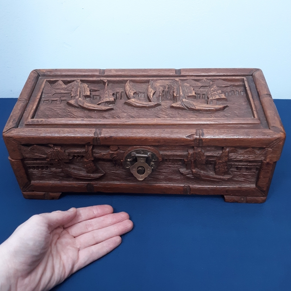 19th C Carved Rosewood Chinese Locking Antique Wooden Treasure Box Ships - Picture 4 of 16